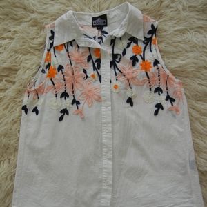 Sleeveless embroidered Blouse